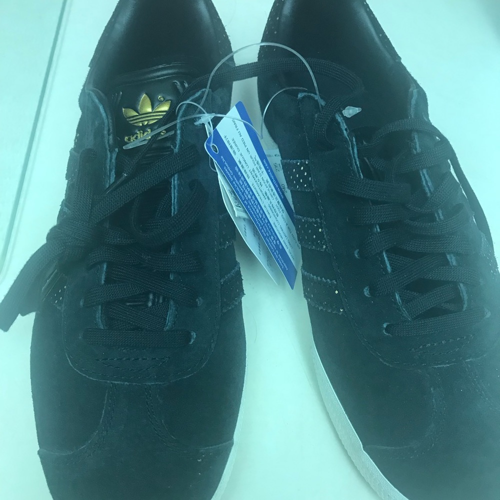 Brand new Adidas Gazelle Sneakers w/Ortholite